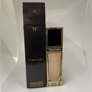 ❌SOLD❌ Tom Ford Shade and illuminate foundation. Shade Fawn 4.0.